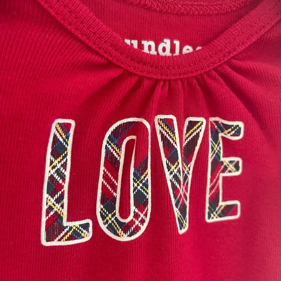 6/$20💥NB LOVE Plaid Tartan Graphic Tee Onesie Bodysuit, Long Sleeve, Deep Red - Picture 1 of 9